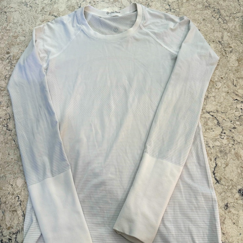 Lululemon Like new Swiftly tech long sleeve shirt